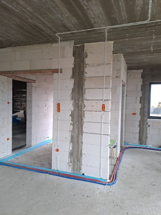 Usługi elektryczne – KinMar Construction | Profesjonalny elektryk