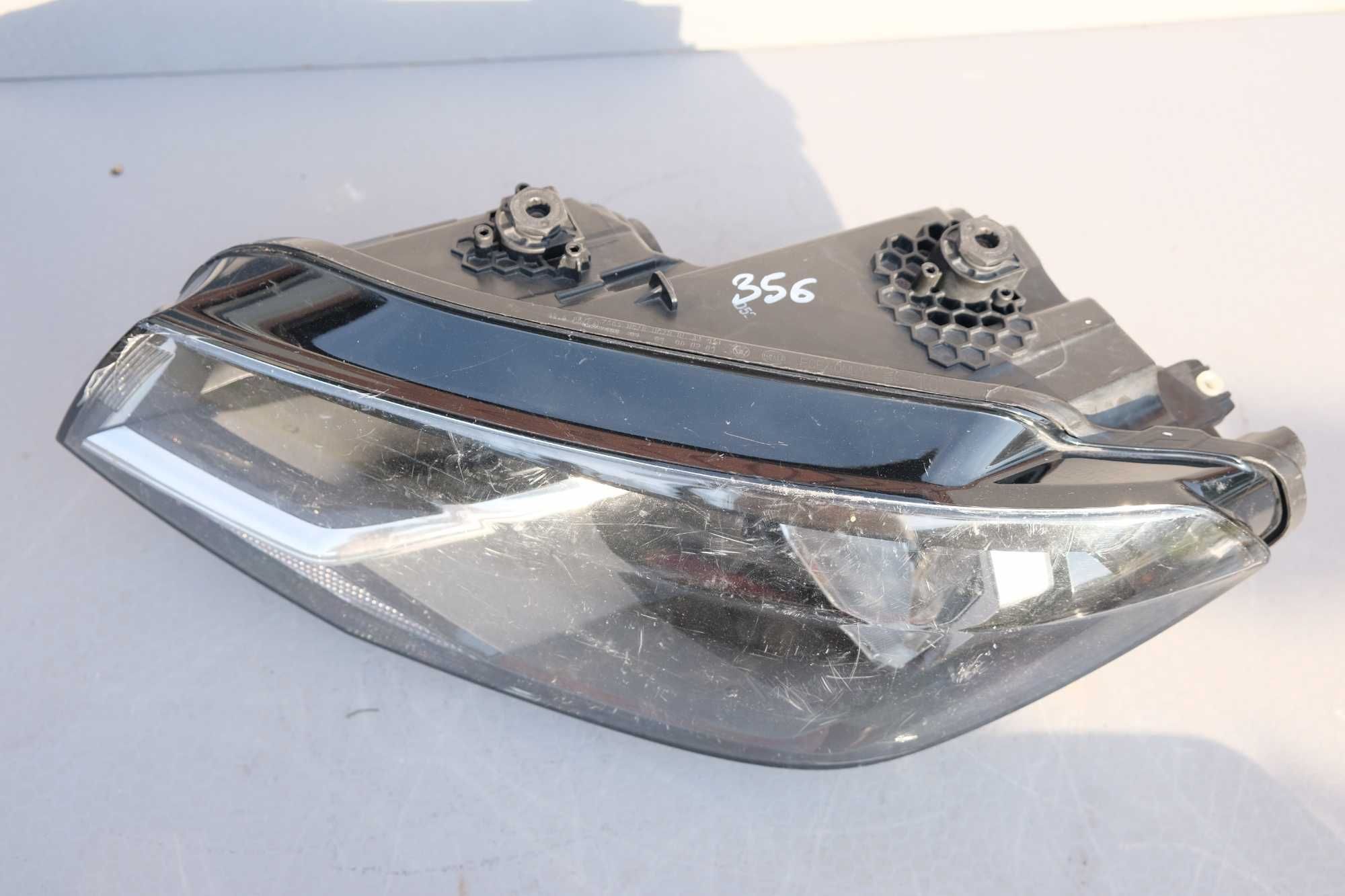 Lampa lewy przód Vw Caddy III llift 2k1