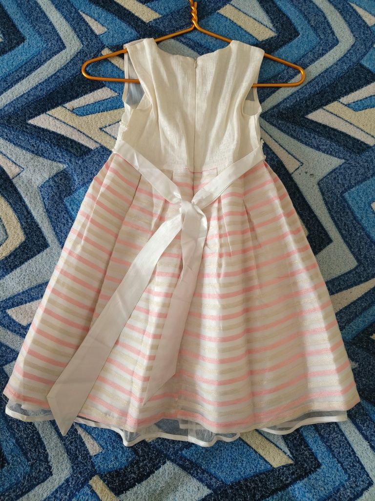 Гарне плаття на дівчинку 6-8 років