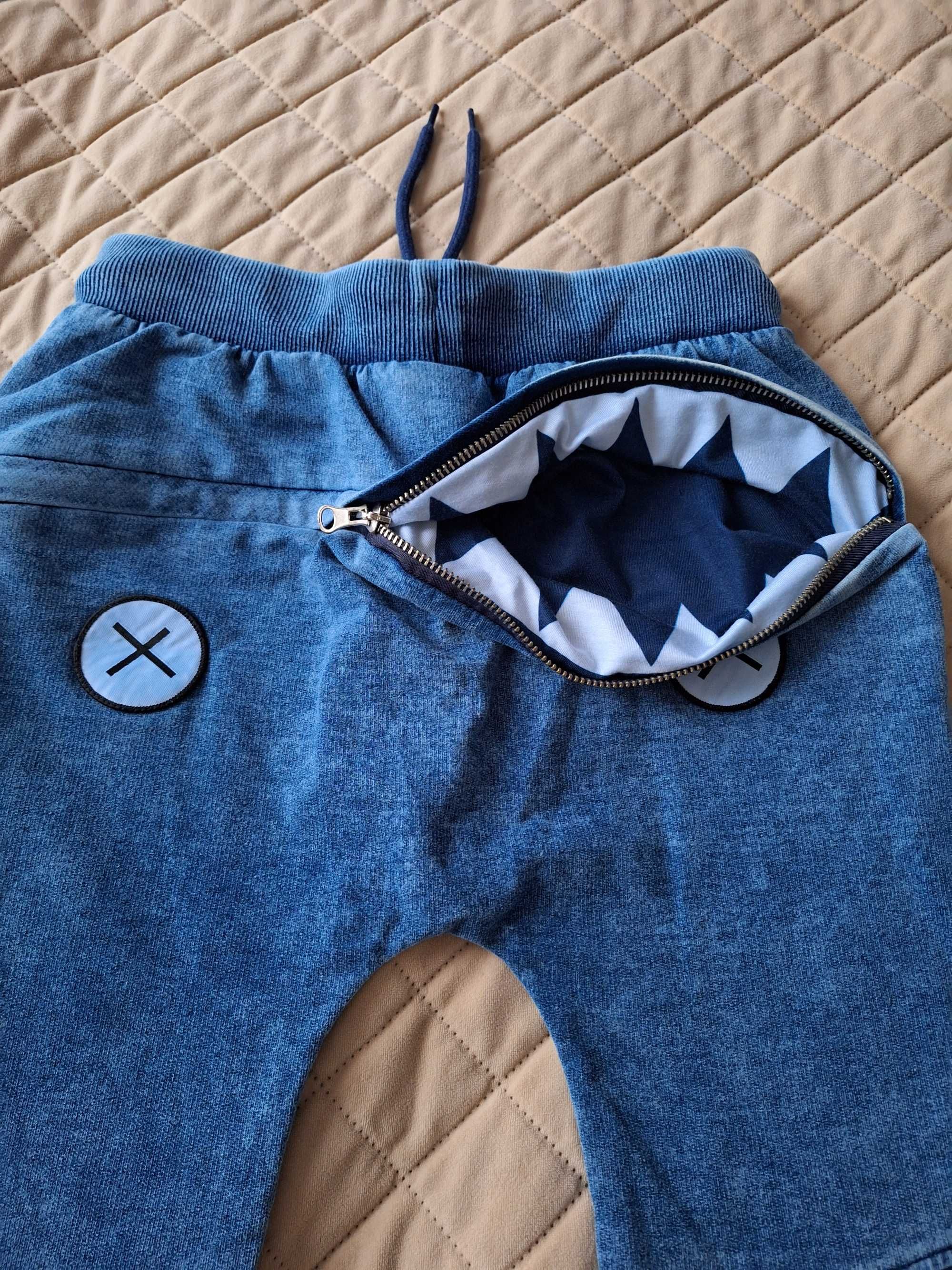 Zombie dash nowe spodnie dresowe uniseks Hungry One jeans r.146
