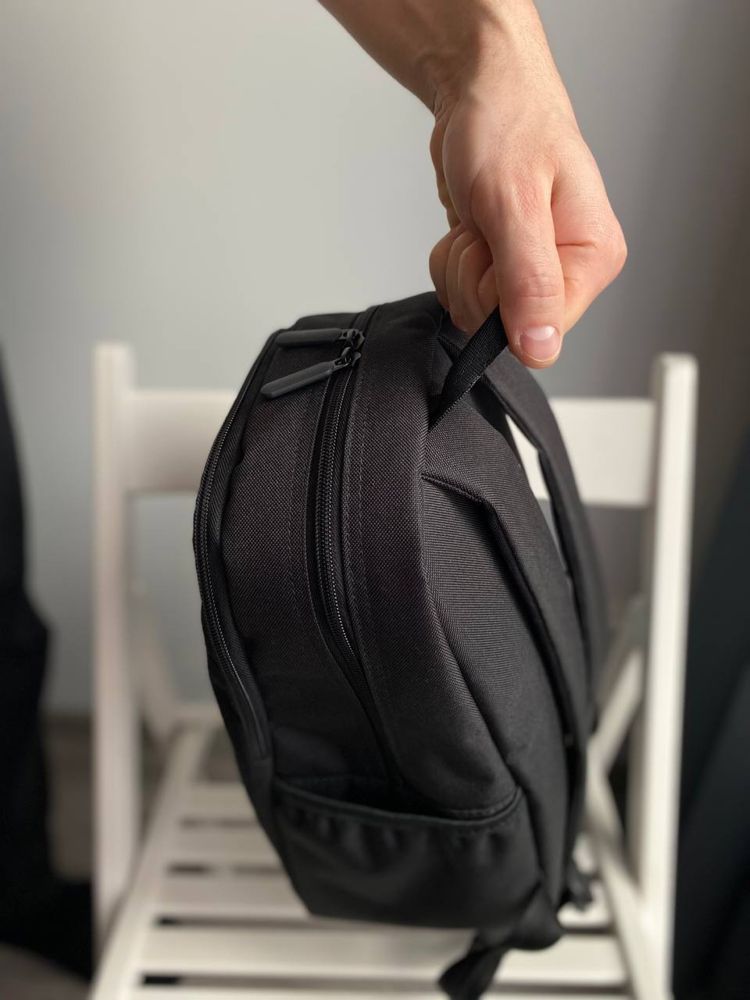 Чорний рюкзак компактний, не промокаючий. Унісекс