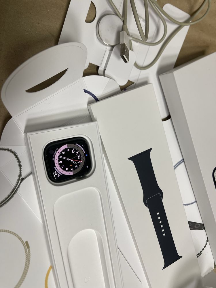 Продам годинник apple watch 7 45mm стоїть код