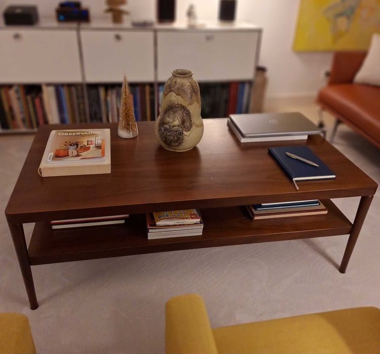 Mesa de centro em nogueira