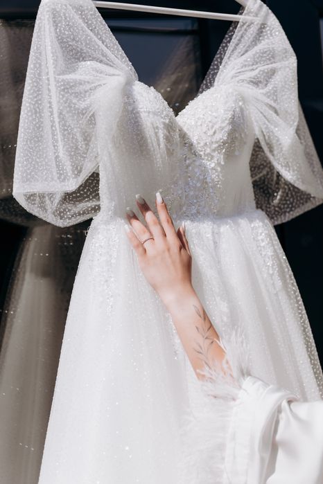 Продам весільну сукню