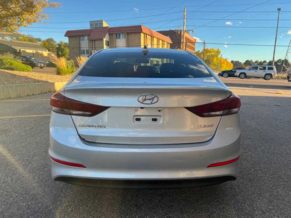 Hyundai Elantra Limited      2017