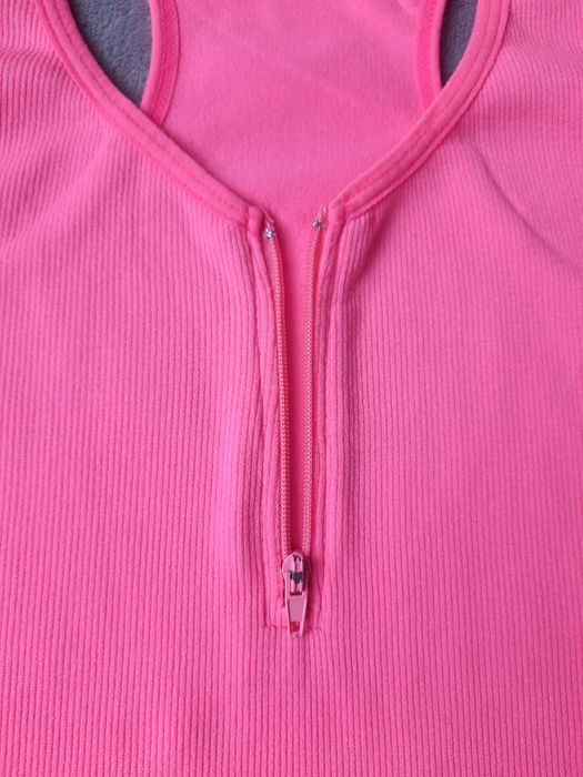 Różowa koszulka na ramiączkach