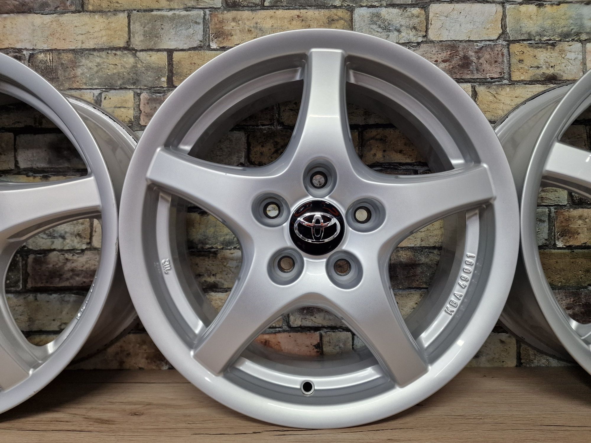 Felgi 16 5x114,3 TOYOTA Auris Avensis Corolla Rav4 Verso Picnic Previa