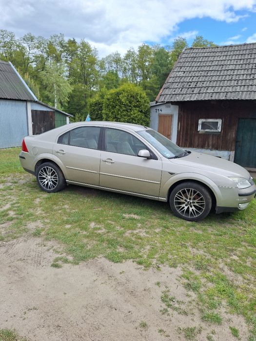Ford Mondeo mk3 1.8 125 km 2003r uszkodzony