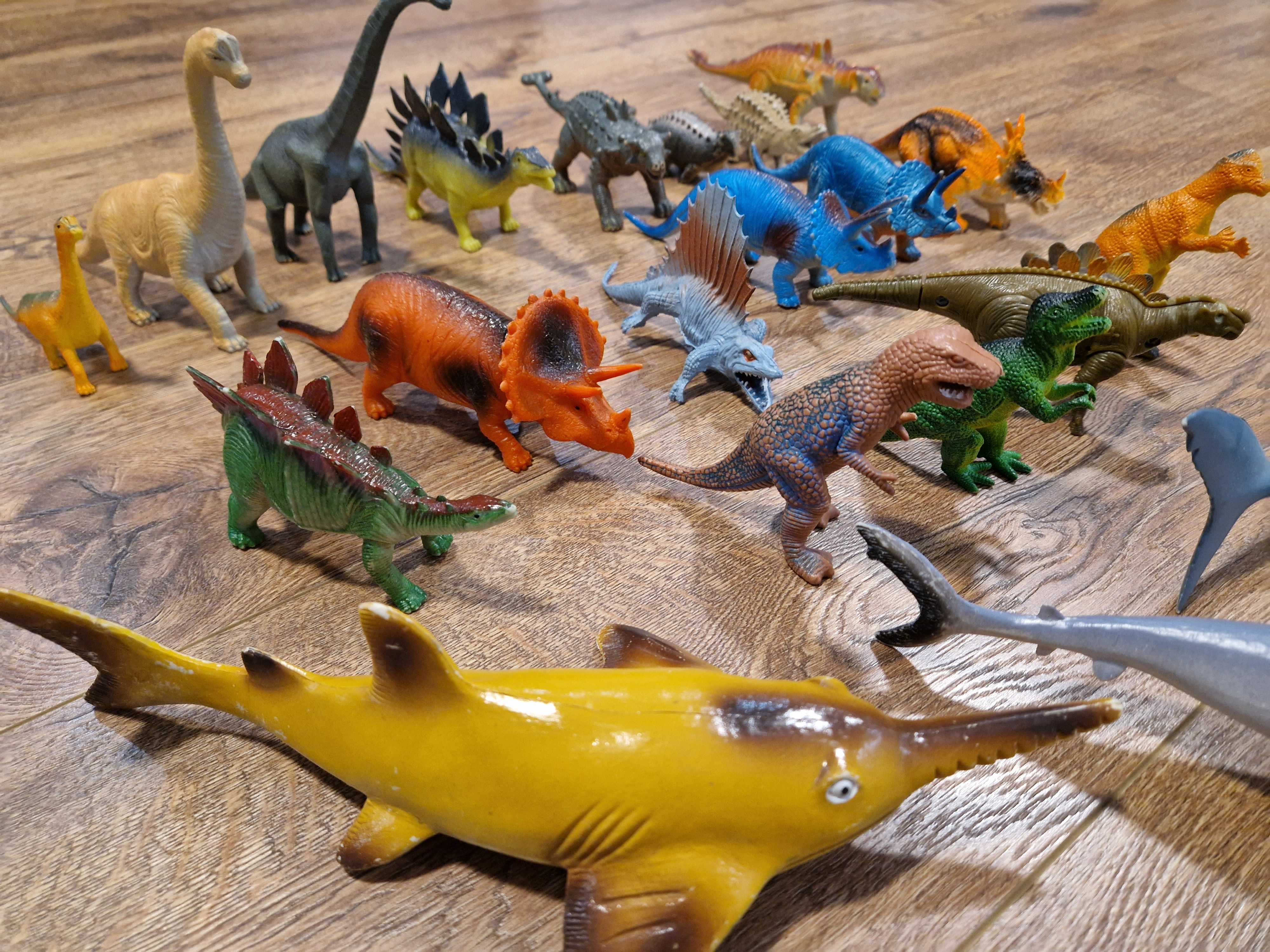 Dinozaury figurki średnie i małe 19szt + rekiny