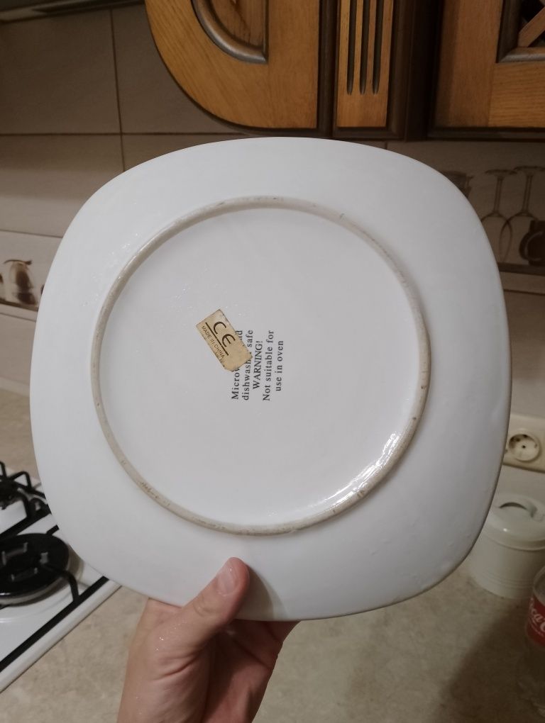 Продам дві великі тарілки