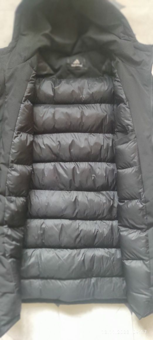 Продам зимню  парку пуховік adidas original