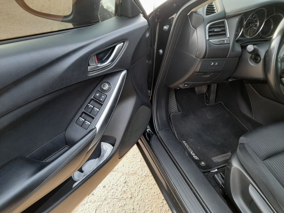 Продам Мазду 6 срочно