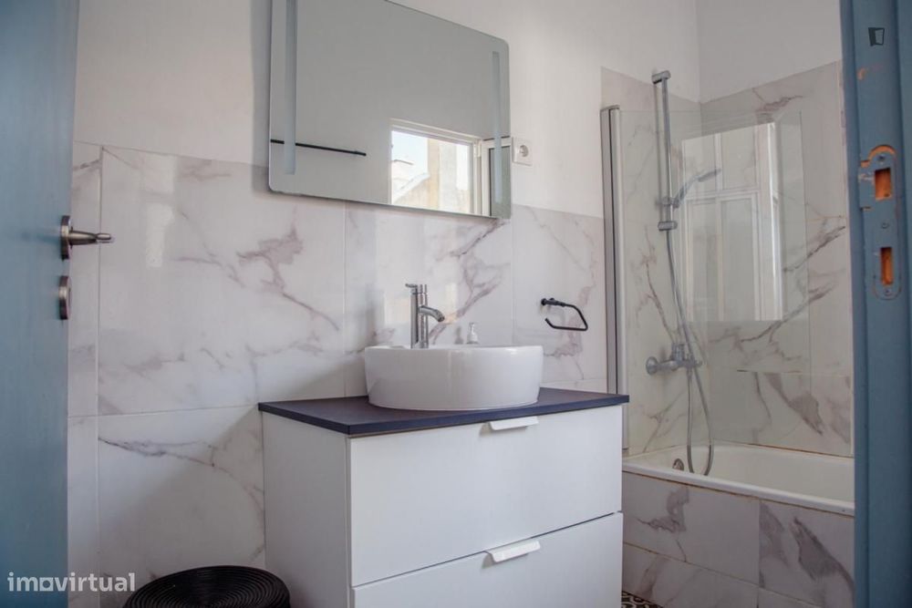 Quarto - localizado em Arroios Lisbon