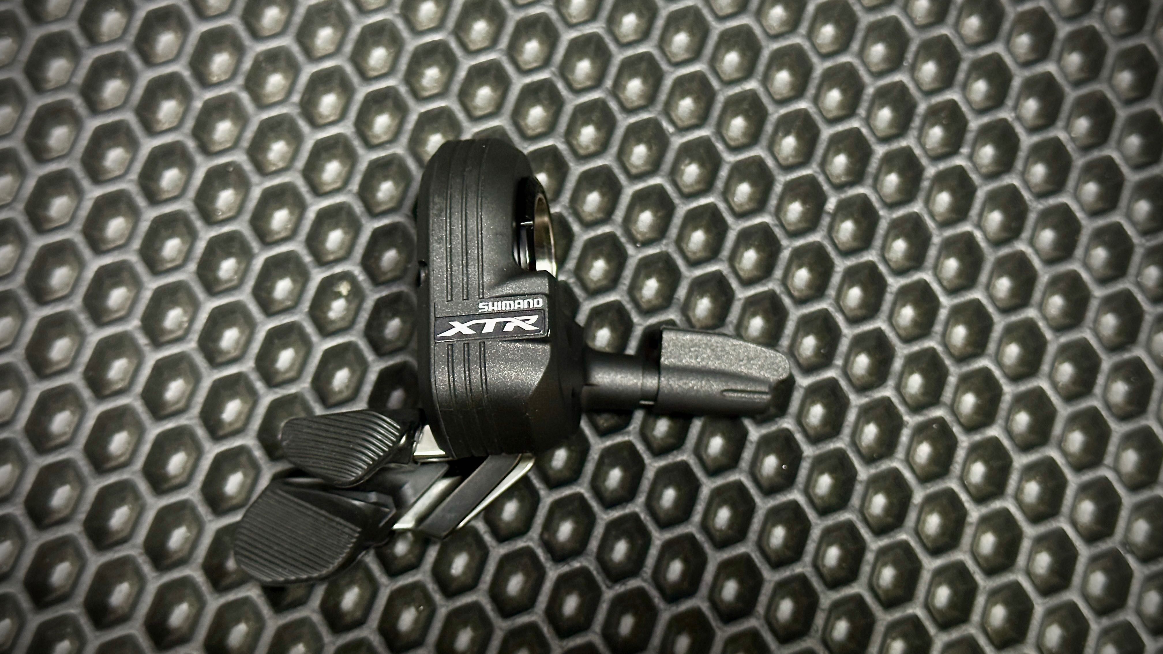 Шифтери XTR SW-M8050R Di2 пара, 11-шв, монтаж на кермо