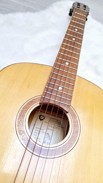 Gitara wysokości metra