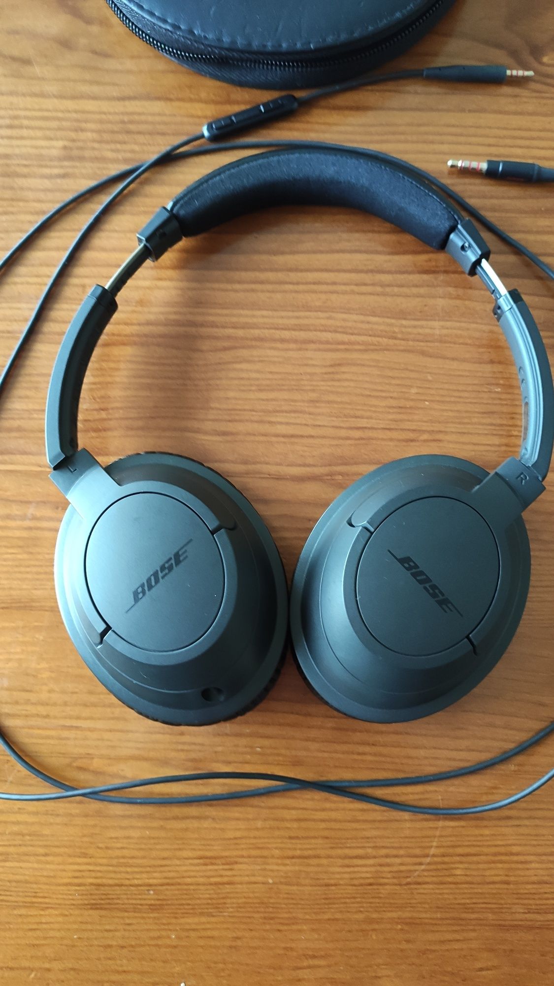 Bose SoundTrue (around-ear)