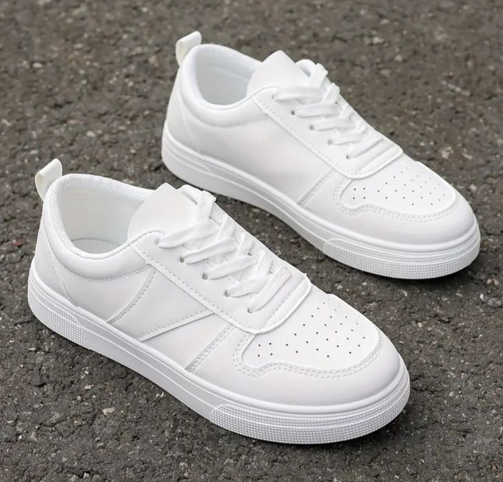 Білі кеди (кросівки)