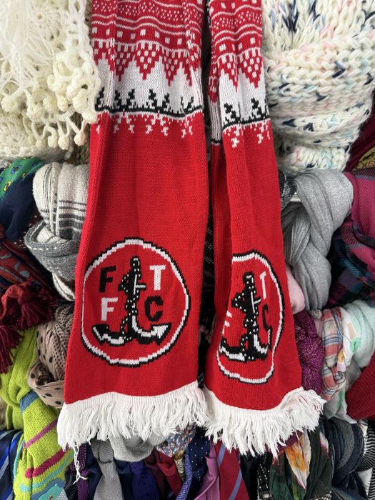 Футболні шарфи Chelsea, Totenhem, Fleetwood Town