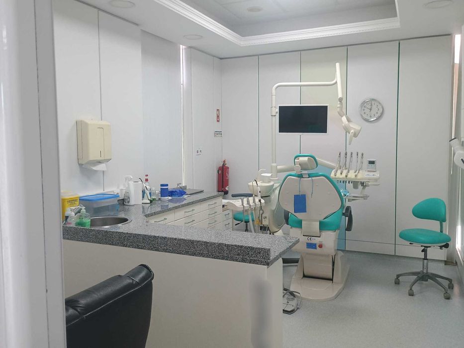 Trespasse de clínica dentária - Restelo