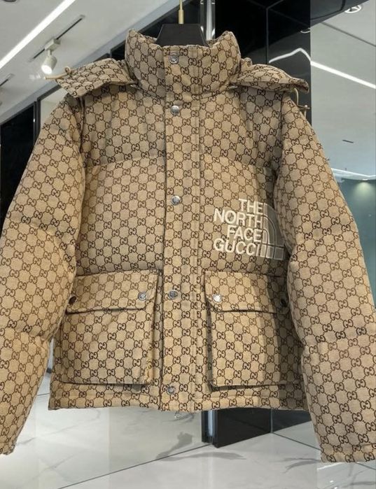Botas e casaco the north face gucci