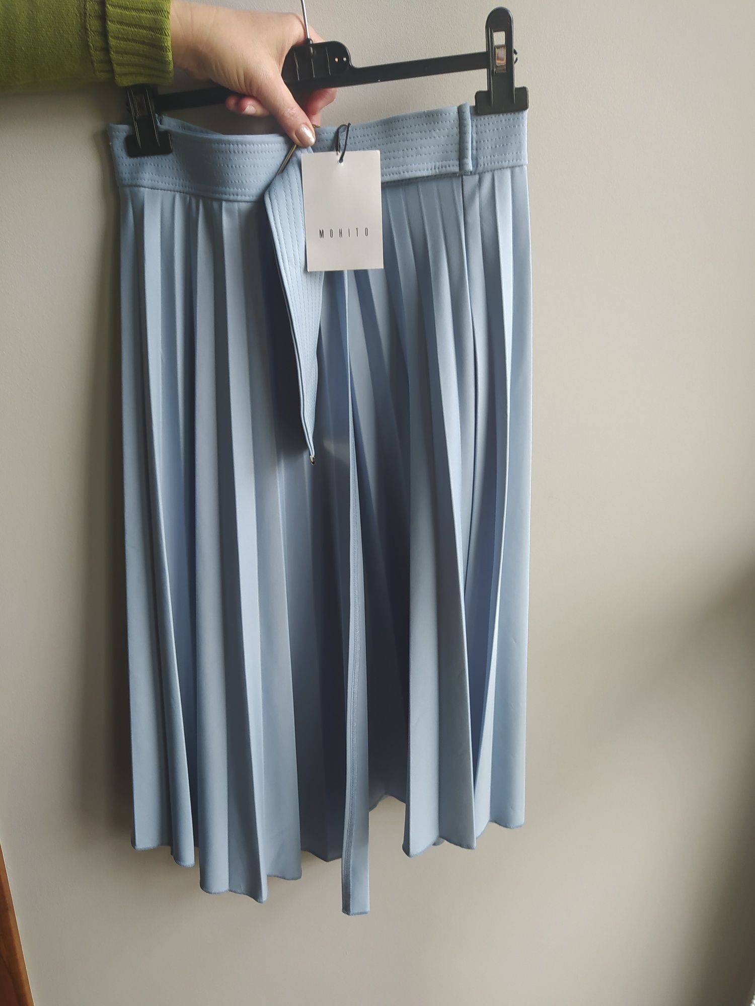 Nowa błękitna plisowana spódnica Mohito