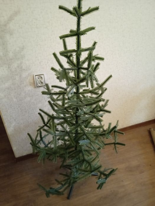 Ёлка искусственная 1.5 м. Разборная.