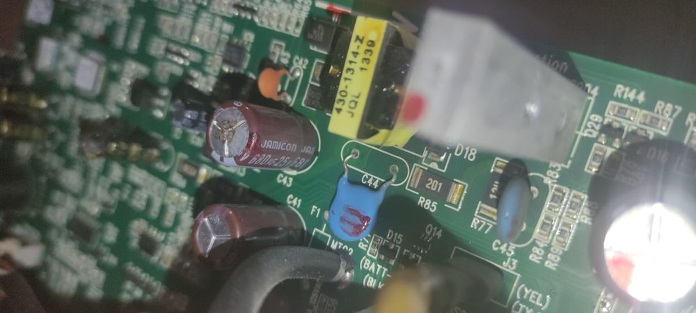 Продам НЕ рабочий ИБП APC BX650CI-RS!