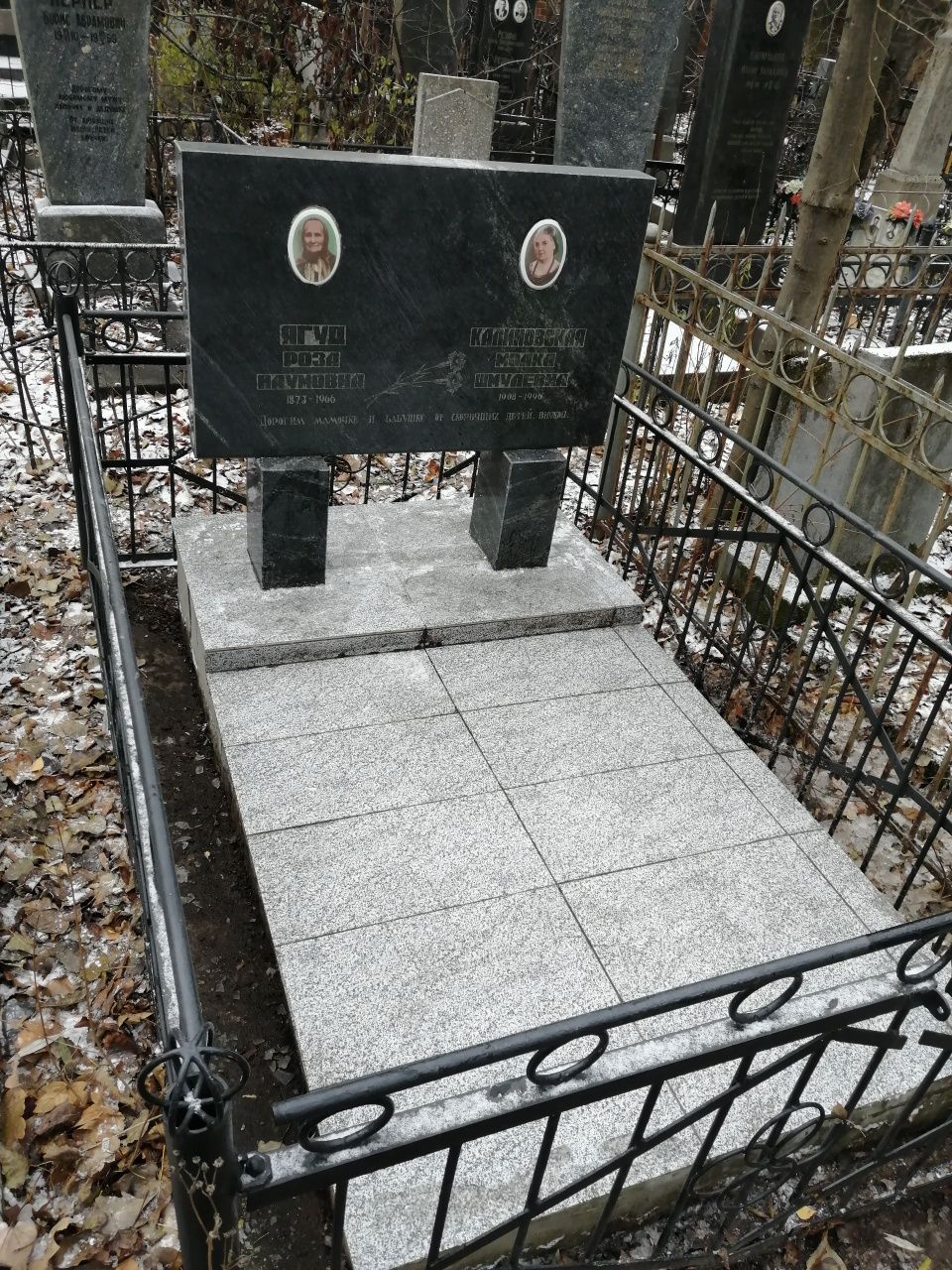 Прибирання могил у Вінниці