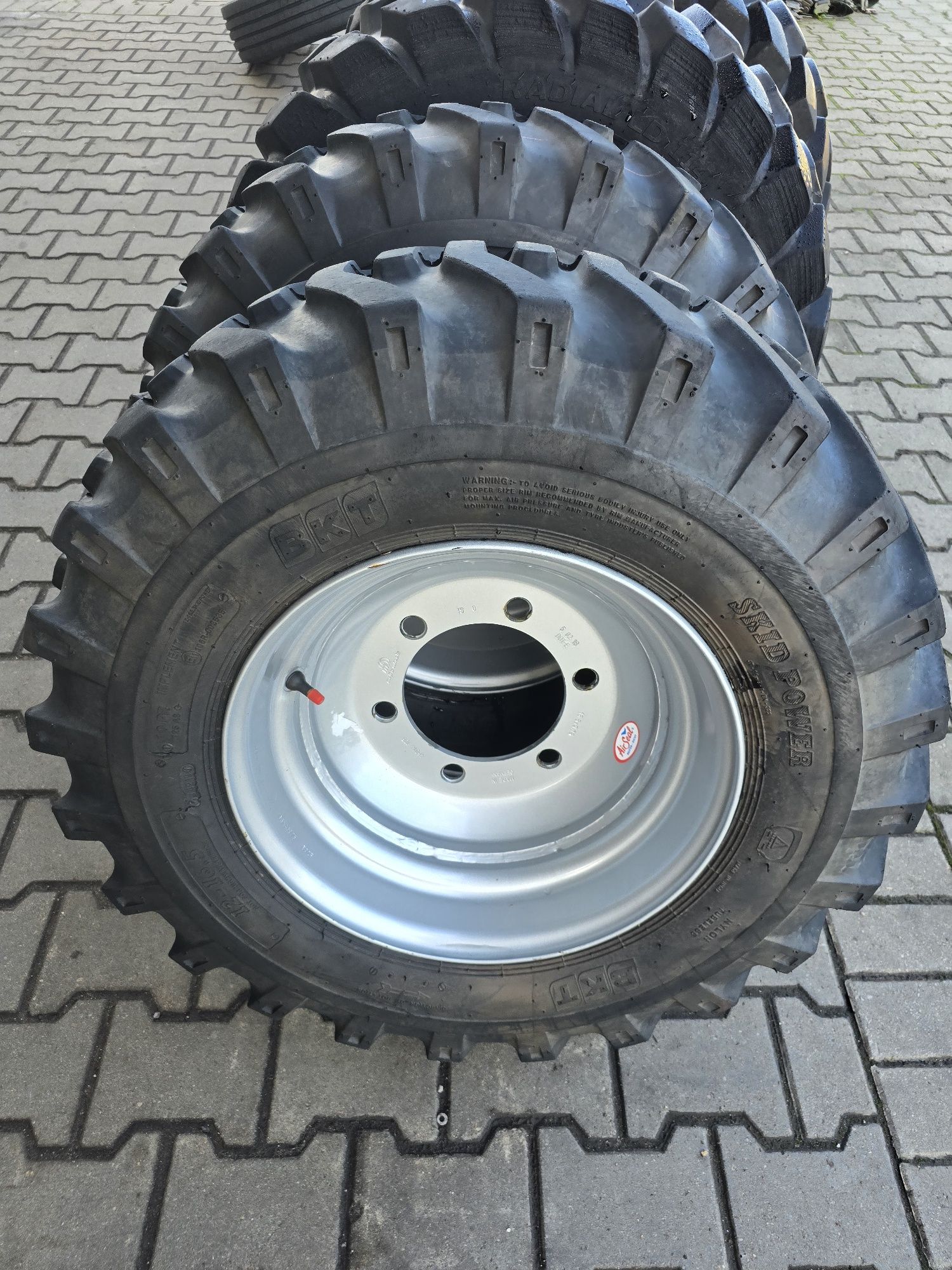 Koła 12-16.5 BKT