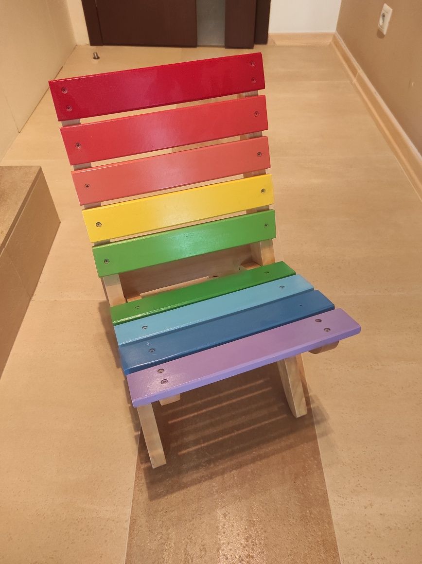 Kolorowe krzesełko dla dziecka, drewno, do pokoju i na taras