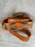 Designerski pasek Hugo Boss w stylu retro vintage.