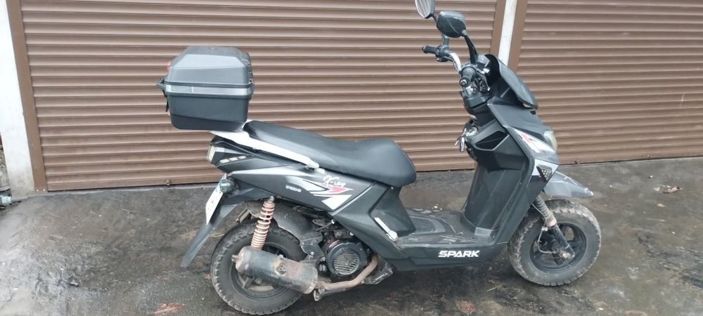 Spark 150s-19 скутер на повному ходу з спорт варіатором