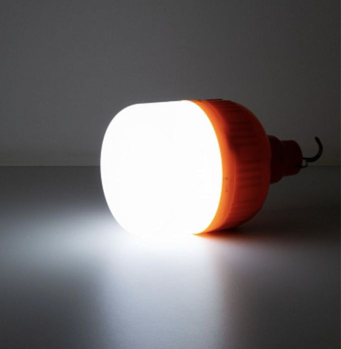 Лампа для кемпінгу із сонячною панеллю