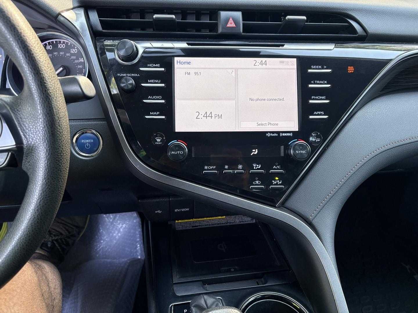 Toyota Camry 2019 2.5 гібрид