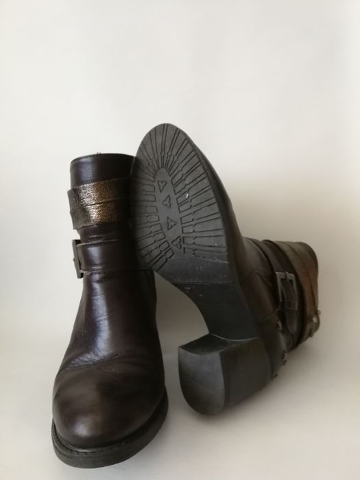 Botins: sem marca e Guess