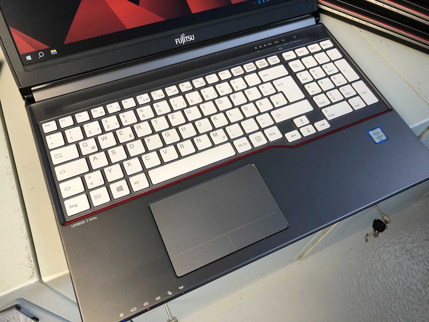 Ноутбук Fujitsu LIFEBOOK E756 - i5 6gen, 8GB, SSD для офісів кількість