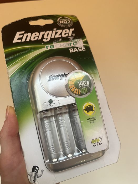Зарядка Energizer на 4 батарейки Новая
