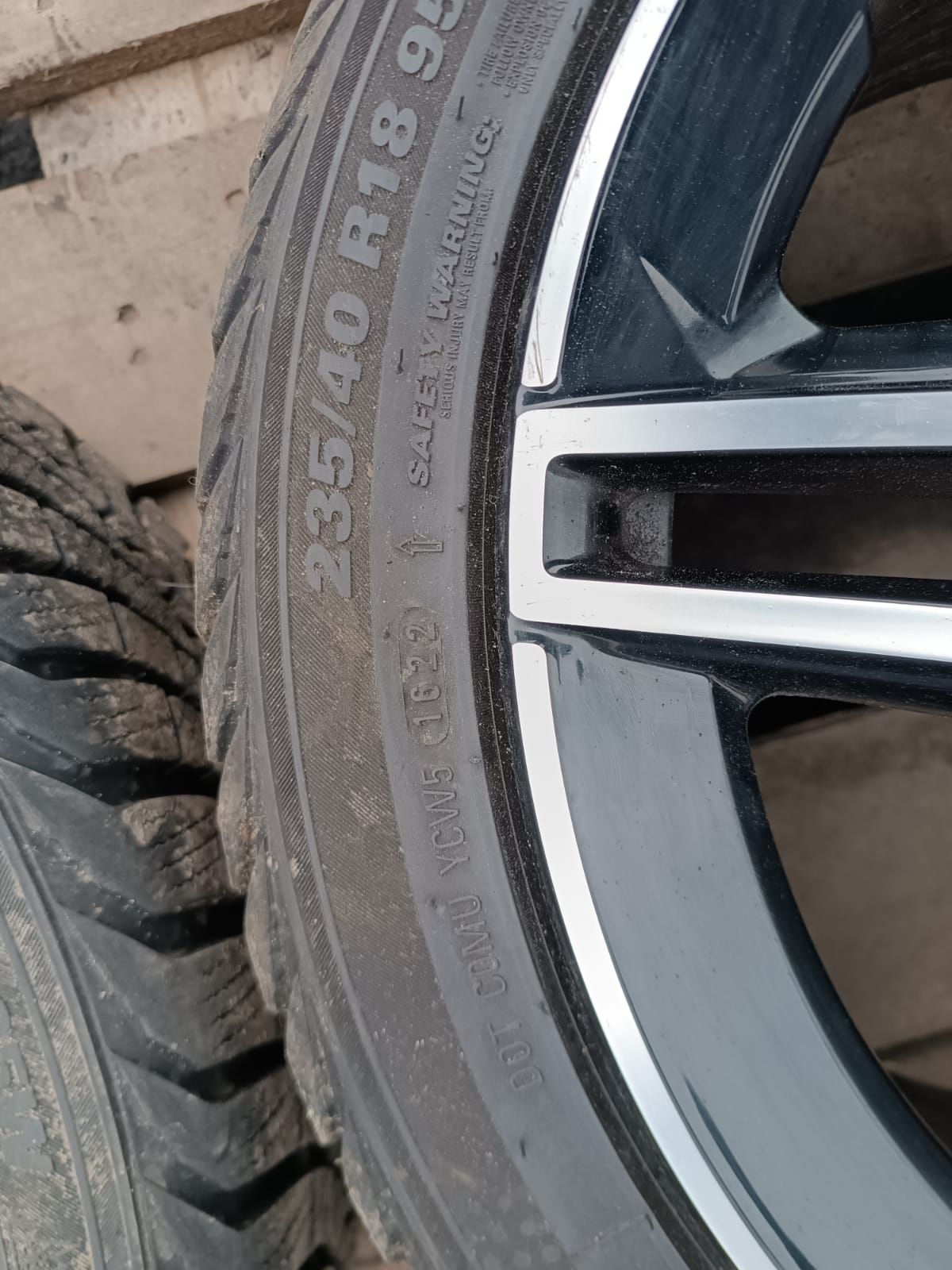2x Opony zimowe 235/40/18 95W Kumho Wintercraft, 2022 r bieżnik 7,5mm