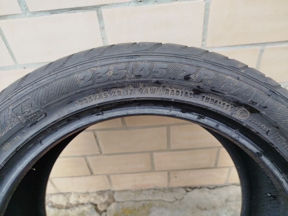 Автошини 235/45 17