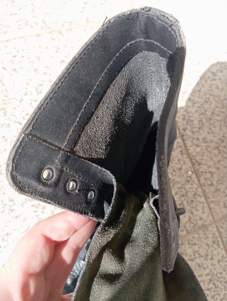 Botas Militares Pretas de Couro - Tamanho 37