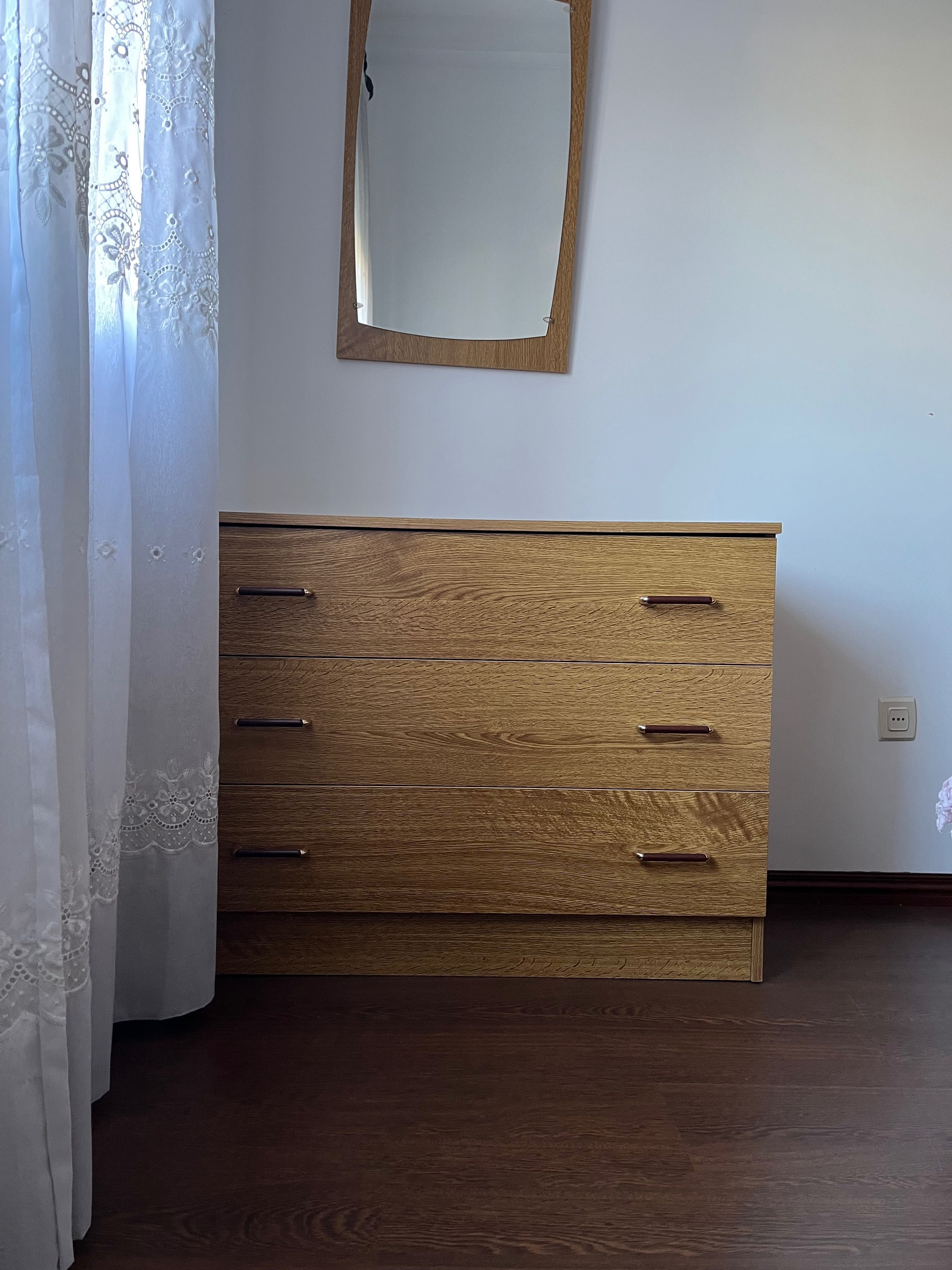 Quarto completo em madeira clara