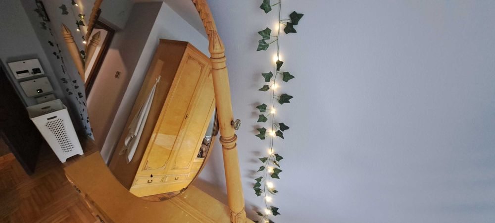 Toaletka z lustrem.   80 cm Fornir lata 80te