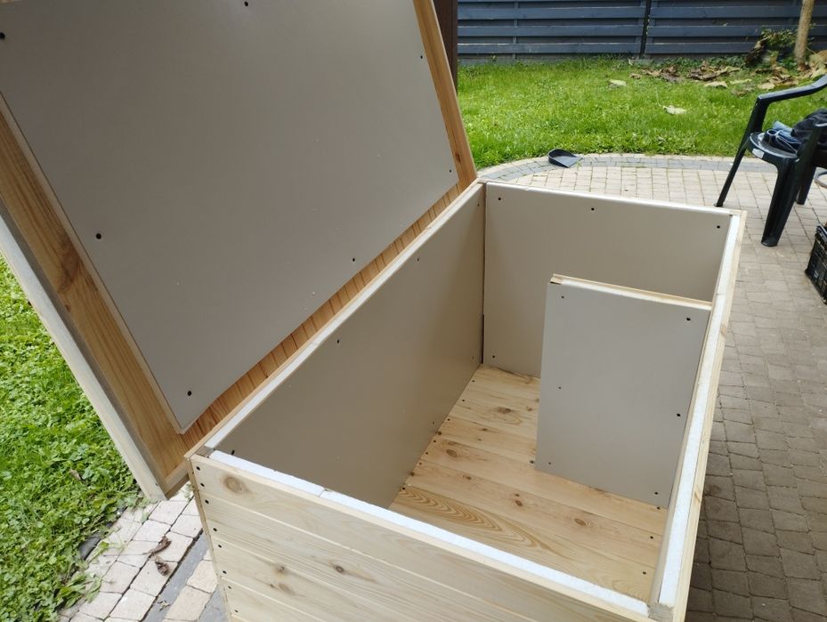 Buda dla psa ocieplona 140x80x80cm.