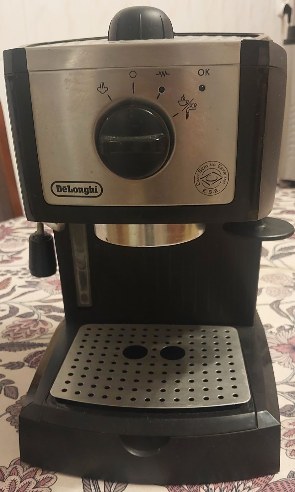 DeLonghi Ekspres Kolbowy
do kawy ciśnieniowy