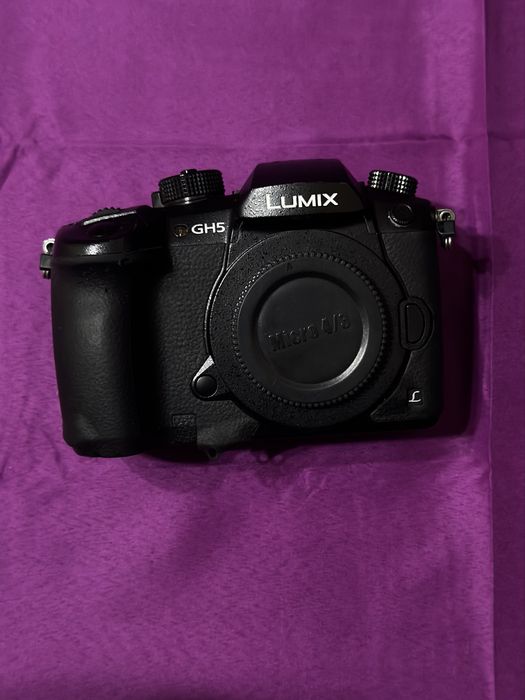 Panasonic GH5 (corpo) + 4 baterias + adaptador Viltrox