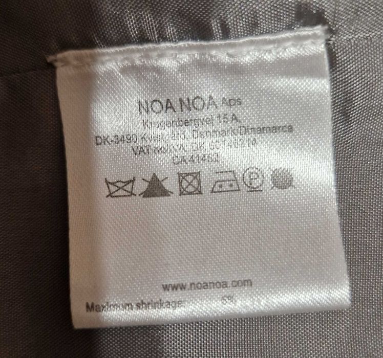 100% Wełniany płaszcz z haftowanymi kwiatami