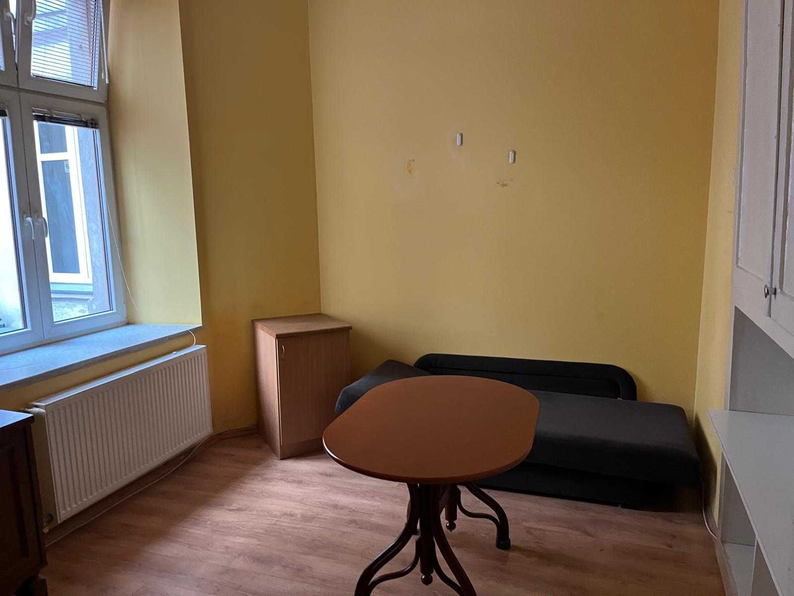 1 pokój + k. 30 m2, c.o. gazowe - Polesie- 10 tys. zł