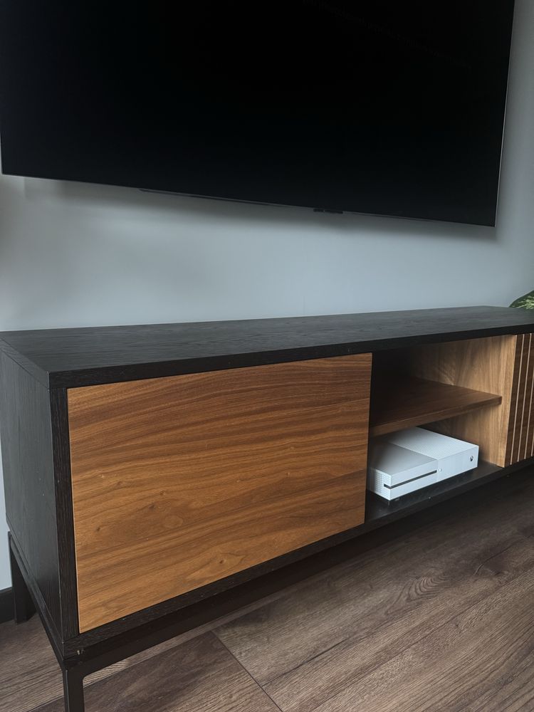 Szafka RTV z forniru – elegancka, nowoczesna, 150 cm