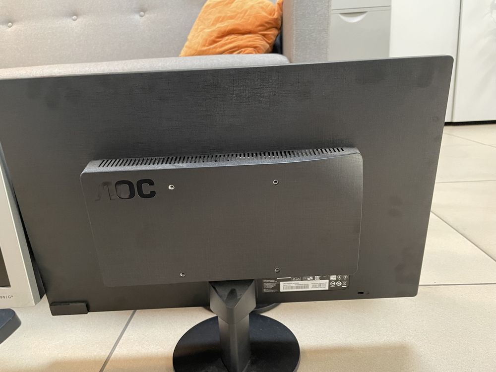 Monitory 14szt 19’ AOC, Samsung LCD używane