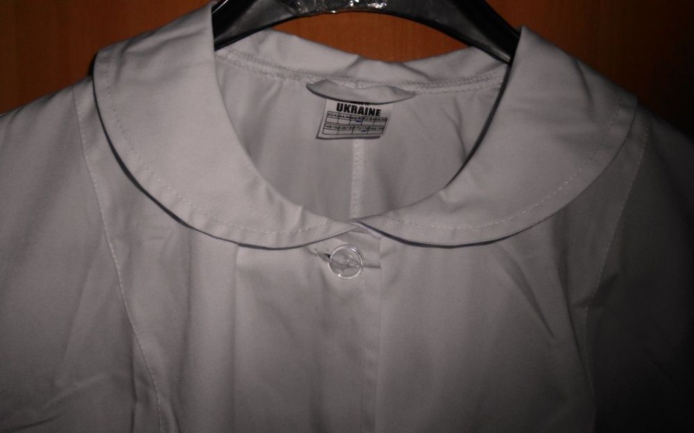 медичний халат з вишивкою 52 розмір